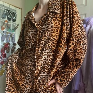 ✨SOLD✨ leopard long soft blouse